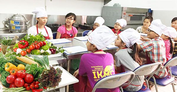 Lớp dạy nấu ăn cho trẻ em
